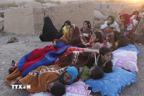 Người dân bị mất nhà cửa sau trận động đất tại tỉnh Herat, Afghanistan, ngày 7/10/2023. (Ảnh: THX/TTXVN)