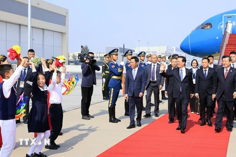 [Photo] Lễ đón Chủ tịch nước Võ Văn Thưởng tại Sân bay Bắc Kinh