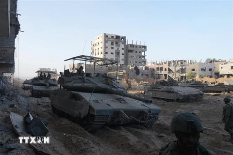 Binh sỹ Israel triển khai chiến dịch trên bộ tại phía Bắc Dải Gaza ngày 8/11/2023. (Ảnh: AFP/TTXVN)
