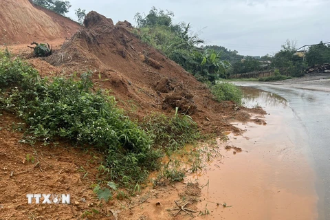 Khu vực từ Thừa Thiên-Huế đến Bình Định có mưa to đến rất to và dông, người dân cần đề phòng lũ quét và sạt lở đất. (Ảnh: Vũ Quang/TTXVN)