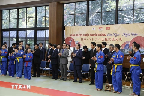Chủ tịch nước Võ Văn Thưởng và các đại biểu dự giao lưu võ thuật Việt Nam-Nhật Bản. (Ảnh: Thống Nhất/TTXVN) 