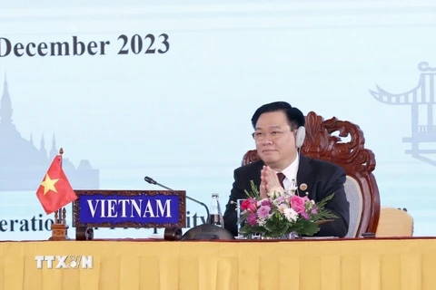 Chủ tịch Quốc hội dự Phiên toàn thể thứ nhất Hội nghị Cấp cao Quốc hội CLV
