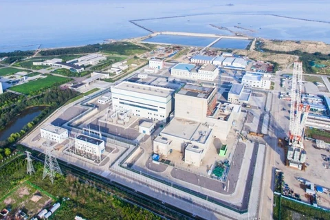 Được đặt tại tỉnh Sơn Đông, nhà máy điện hạt nhân sử dụng lò phản ứng làm mát bằng khí nhiệt độ cao (HTGR) Shidaowan do tập đoàn Huaneng, Đại học Thanh Hoa và Tập đoàn Hạt nhân Quốc gia Trung Quốc hợp tác xây dựng. (Nguồn: Weibo/CPNN)