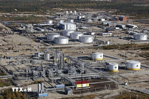 Toàn cảnh nhà máy lọc dầu Rosneft ở thị trấn Gubkinsky, Tây Siberia, LB Nga. (Ảnh: AFP/TTXVN)