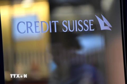 Biểu tượng Credit Suisse tại một chi nhánh. (Ảnh: THX/TTXVN)