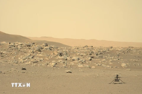 Hình ảnh trực thăng thám hiểm Sao Hỏa Ingenuity được chụp từ camera của tàu thăm dò Perseverance, ngày 15/6/2021. (Ảnh: AFP/TTXVN)