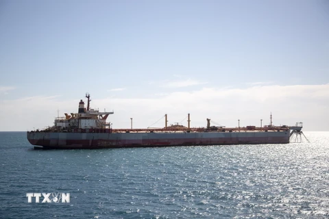 Tàu chở dầu ở khu vực ngoài khơi Yemen ngày 30/5/2023. (Ảnh: AFP/TTXVN)