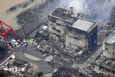 Các tòa nhà cháy rụi do hỏa hoạn bùng phát sau động đất tại tỉnh Ishikawa, Nhật Bản, ngày 3/1/2024. (Ảnh: Kyodo/TTXVN)