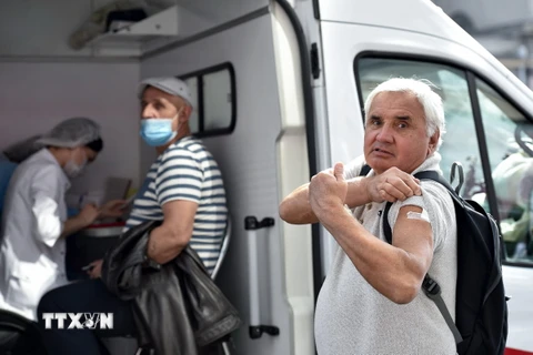 Một điểm tiêm phòng cúm tại Moskva, Nga. (Ảnh: AFP/TTXVN)