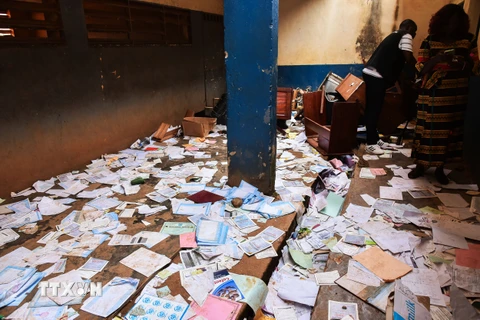 Hiện trường vụ giẫm đạp làm nhiều học sinh thương vong tại trường học ở Cameroon