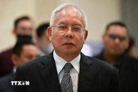 Cựu Thủ tướng Malaysia Najib Razak tới tòa án ở Putrajaya, ngày 16/8/2022. (Ảnh: AFP/TTXVN)