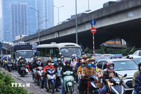 Hình ảnh ùn tắc cục bộ tại một tuyến đường ở Hà Nội. (Ảnh: Tuấn Anh/TTXVN)