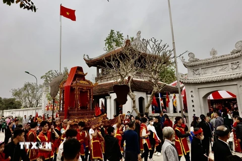 Lễ hội chùa Đậu (Hà Nội) xuân Giáp Thìn. (Ảnh: Trần Việt/TTXVN)