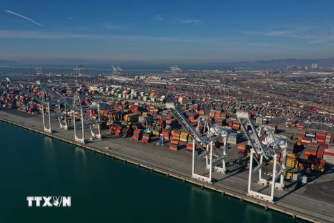 Toàn cảnh cảng Oakland ở California, Mỹ. (Ảnh: AFP/TTXVN)