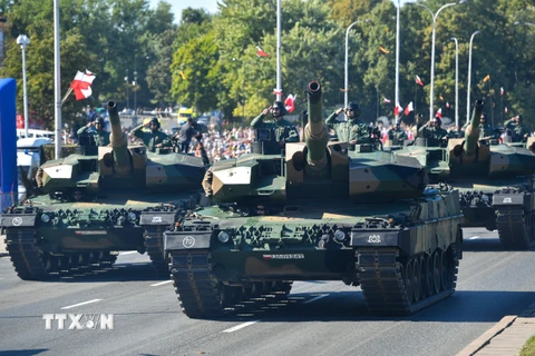 Binh sỹ tham gia duyệt binh kỷ niệm Ngày Quân đội Ba Lan tại Warsaw ngày 15/8/2023. (Ảnh: AFP/TTXVN)