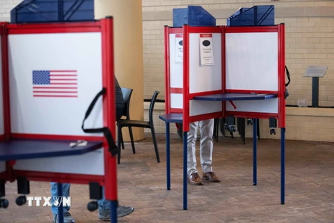 Cử tri Mỹ bỏ phiếu trong ngày bầu cử "Siêu thứ Ba" tại Arlington, Virginia, ngày 5/3/2024. (Ảnh: THX/TTXVN)