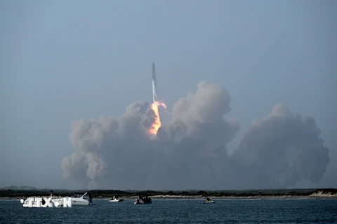 Tàu vũ trụ Starship thế hệ mới được phóng từ Sân bay vũ trụ Starbase của SpaceX ở Boca Chica, bang Texas, Mỹ, ngày 20/4/2023. (Ảnh: AFP/TTXVN)