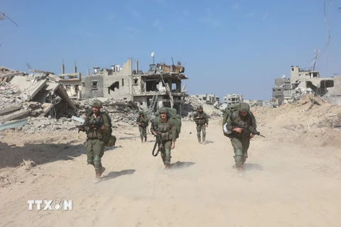 Binh sỹ Israel tham gia chiến dịch quân sự tại thành phố Khan Yunis, miền Nam Dải Gaza, ngày 28/2/2024. (Ảnh: THX/TTXVN)