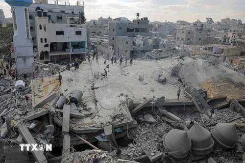 Cảnh đổ nát sau cuộc không kích của Israel xuống thành phố Rafah ở Dải Gaza ngày 22/2/2024. (Ảnh: THX/TTXVN)