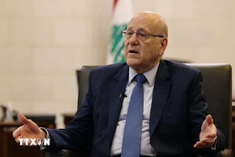 Thủ tướng Liban Najib Mikati phát biểu với báo giới tại Beirut. (Ảnh: AFP/TTXVN)