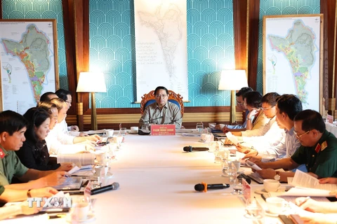 Thủ tướng Phạm Minh Chính làm việc với lãnh đạo chủ chốt tỉnh Kiên Giang. (Ảnh: Dương Giang/TTXVN)