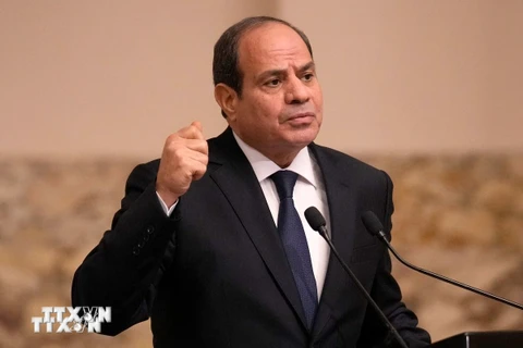 Tổng thống Ai Cập Abdel-Fattah El-Sisi phát biểu trong cuộc họp báo ở Cairo ngày 25/10/2023. (Ảnh: AFP/TTXVN)