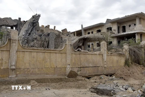 Một tòa nhà bị phá hủy sau cuộc không kích tại tỉnh Deir Ezzor, miền Đông Syria ngày 26/3/2024. (Ảnh: AFP/TTXVN)