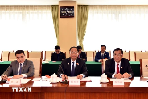 Phó Chủ tịch Quốc hội Trần Quang Phương tại buổi làm việc giữa hai nhóm nghị sỹ hữu nghị. (Ảnh: Tiến Trung/TTXVN)