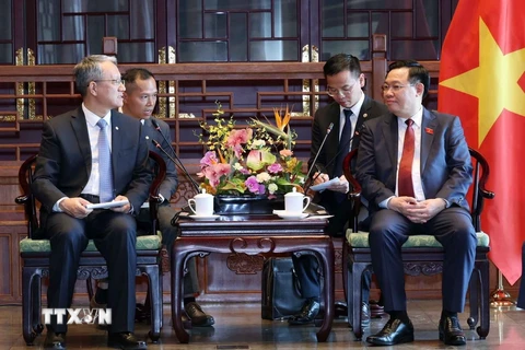 Chủ tịch Quốc hội Vương Đình Huệ tiếp ông Vương Bân, Tổng Giám đốc Tập đoàn Xây dựng Điện lực Trung Quốc (Power China). (Ảnh: Nhan Sáng/TTXVN)
