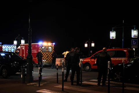 Theo Le Figaro, đối tượng tấn công và hai nạn nhân có thể là "người gốc Bắc Phi." (Nguồn: AFP)