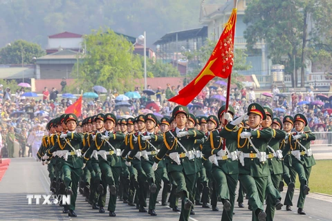Hình ảnh hợp luyện các khối diễu binh, diễu hành tại Điện Biên