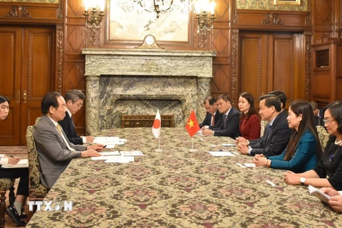 Phó Thủ tướng Chính phủ Lê Minh Khái hội kiến Chủ tịch Hạ viện Nhật Bản Nukaga Fukushiro. (Ảnh: Nguyễn Tuyến/TTXVN)