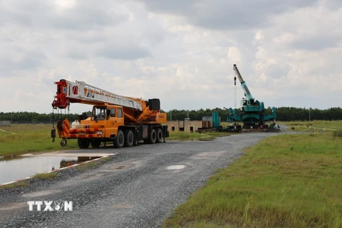 Chủ tịch Ủy ban Nhân dân tỉnh Long An Nguyễn Văn Út yêu cầu các đơn vị, địa phương tập trung thực hiện tốt giải phóng mặt bằng. (Ảnh minh họa: Minh Hưng/TTXVN)