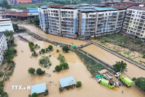 Cảnh ngập lụt sau những trận mưa lớn tại Trùng Khánh, Trung Quốc, ngày 11/7/2024. (Ảnh: THX/TTXVN)