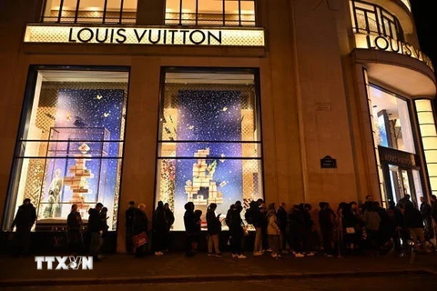 Một cửa hàng Louis Vuitton của tập đoàn LVMH ở Paris, Pháp. (Ảnh: Getty Images/TTXVN)