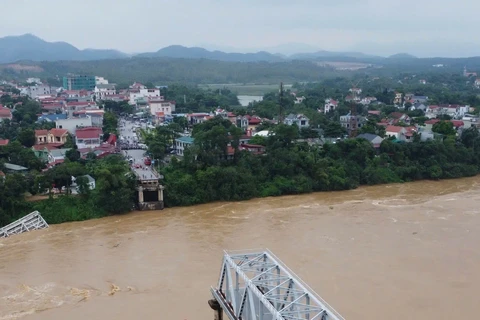 Hiện trường vụ sập cầu Phong Châu