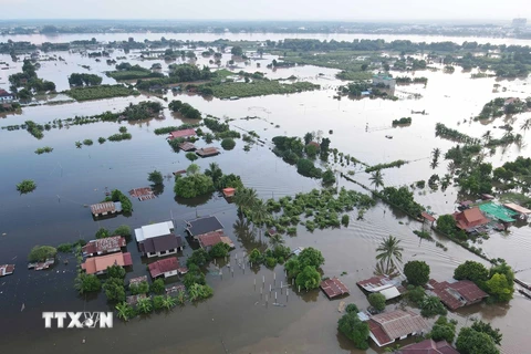 Một khu vực ở quận Hadxaifong, thủ đô Vientiane bị ngập. (Ảnh: Đỗ Bá Thành/TTXVN)