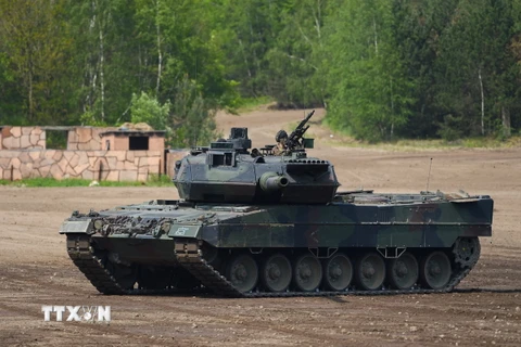 Xe tăng Leopard-2 A7 của Quân đội Đức tham gia một buổi huấn luyện ở Munster ngày 20/5/2019. (Ảnh: AFP/TTXVN)