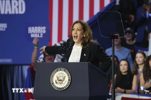 Phó Tổng thống Mỹ Kamala Harris phát biểu trong cuộc vận động tranh cử ở bang North Carolina ngày 12/9/2024. (Ảnh: Kyodo/TTXVN)