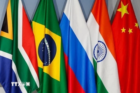 Quốc kỳ các quốc gia thành viên BRICS. (Ảnh: Getty Images/TTXVN)