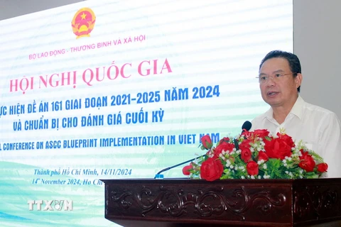 Ông Lê Văn Thanh, Thứ trưởng Bộ Lao động, Thương binh và Xã hội, phát biểu tại Hội nghị. (Ảnh: Thanh Vũ/TTXVN)