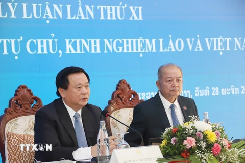 Ông Nguyễn Xuân Thắng, Ủy viên Bộ Chính trị, Giám đốc Học viện Chính trị quốc gia Hồ Chí Minh, Chủ tịch Hội đồng Lý luận Trung ương, phát biểu dẫn đề tại hội thảo. (Ảnh: Xuân Tú/TTXVN)