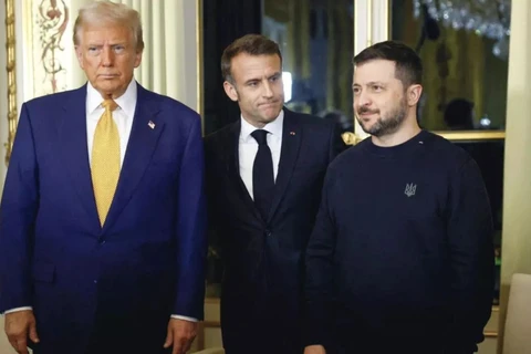 Tổng thống Pháp Emmanuel Macron đã tổ chức hội đàm ba bên với người đồng cấp Ukraine Volodymyr Zelensky và Tổng thống đắc cử Mỹ Donald Trump. (Nguồn: AFP)