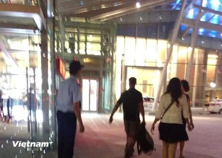 Người dân hoảng sợ vì thang máy rơi ở tòa nhà Lotte Center