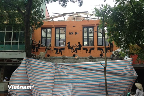 Hà Nội: Nhà đang tháo dỡ bất ngờ đổ sập khiến người dân hốt hoảng