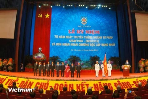 Ngành Tư pháp vinh dự nhận huân chương độc lập hạng Nhất. (Ảnh: Sơn Bách/Vietnam+)