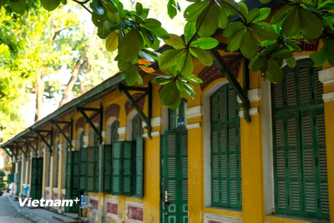 Được người Pháp thành lập từ năm 1908, cho đến nay, trường Chu Văn An đã tròn 107 tuổi và là một trong những ngôi trường phổ thông lâu đời và có truyền thống nhất của nền giáo dục Việt Nam. (Ảnh: Minh Sơn/Vietnam+) 