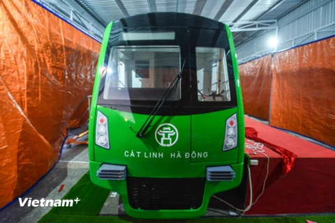 Đây là toa tàu mẫu trong 13 đoàn tàu mà Ban quản lý dự án đường sắt (Bộ Giao thông Vận tải) dự kiến mua cho dự án đường sắt đô thị Cát Linh-Hà Đông. (Ảnh: Minh Sơn/Vietnam+)