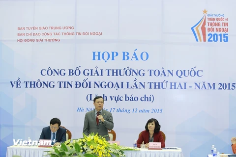 Ông Phạm Văn Linh - Phó trưởng ban Tuyên giáo Trung ương tuyên bố chính thức phát động giải thưởng toàn quốc về thông tin đối ngoại lần 2. (Ảnh: PV/Vietnam+)