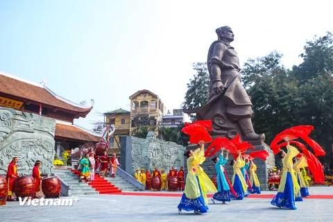 Lễ hội Gò Đống Đa diễn ra sáng 12/2 (mùng 5 Tết). Đây là một trong những lễ hội truyền thống có quy mô lớn trong khu vực nội thành Hà Nội. (Ảnh: Minh Sơn/Vietnam+)